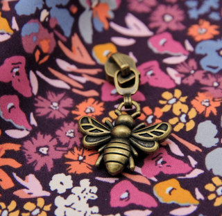 Bee | Zipper Sliders with Pulls | Size 5 (5 Pack) - Emmaline Bags Inc. - Bag Zippers